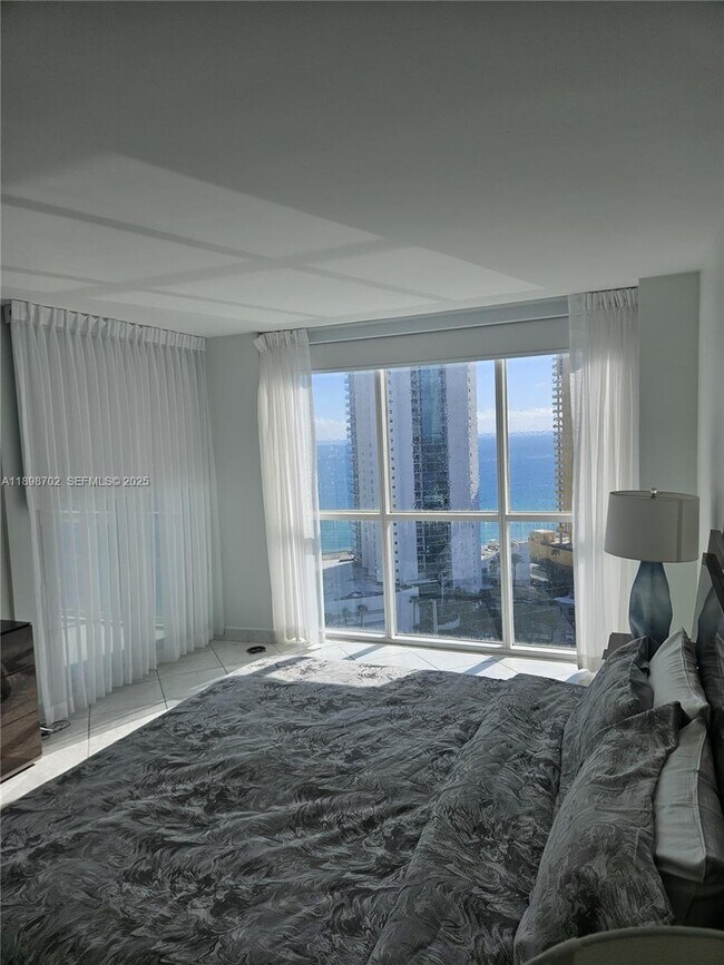 Building Photo - 16400 Collins Ave