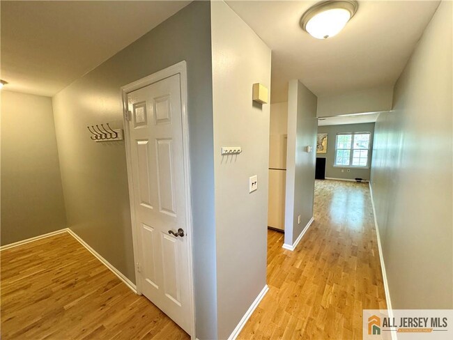 Building Photo - 7 Boyard Ct
