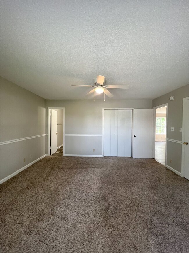 Building Photo - Large Deck and Fenced Backyard!