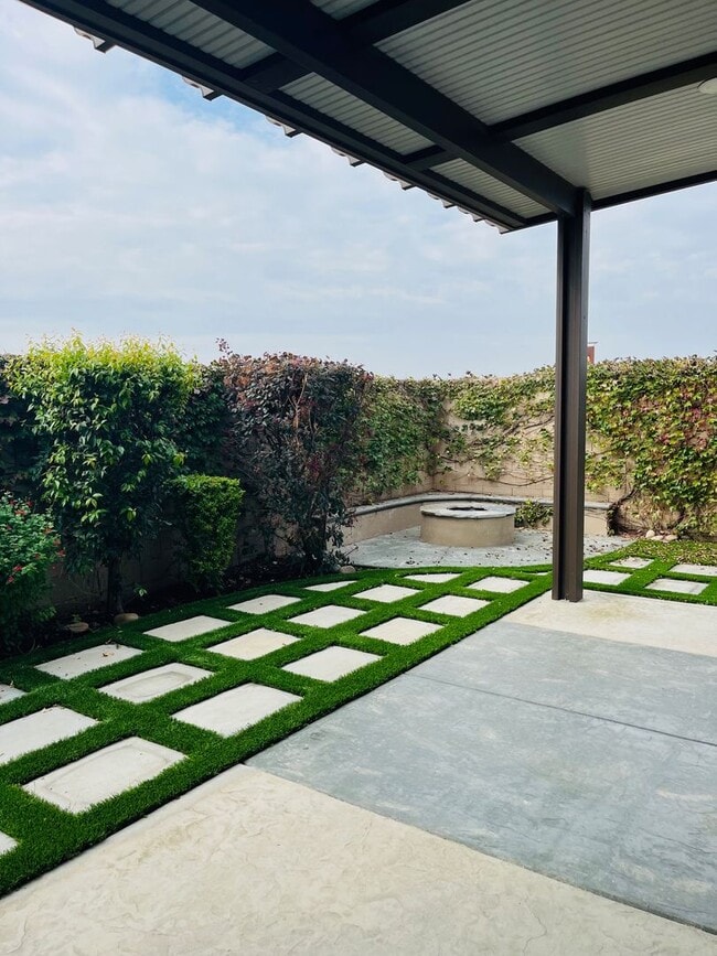 Building Photo - Beautiful, freshly renovated home in Avalo...