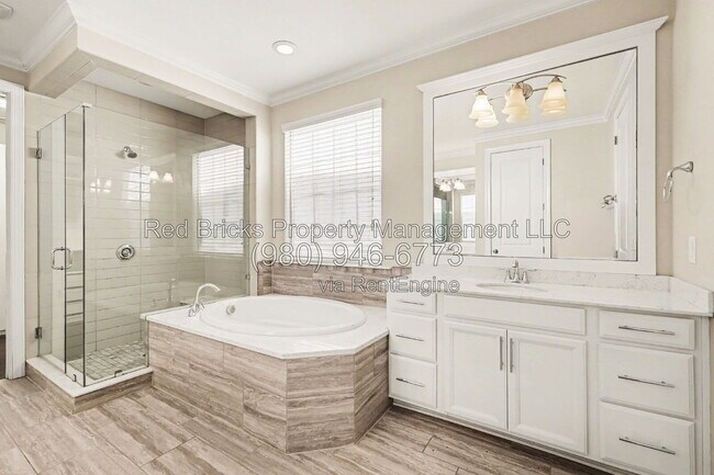 Building Photo - 145 Barclay Dr