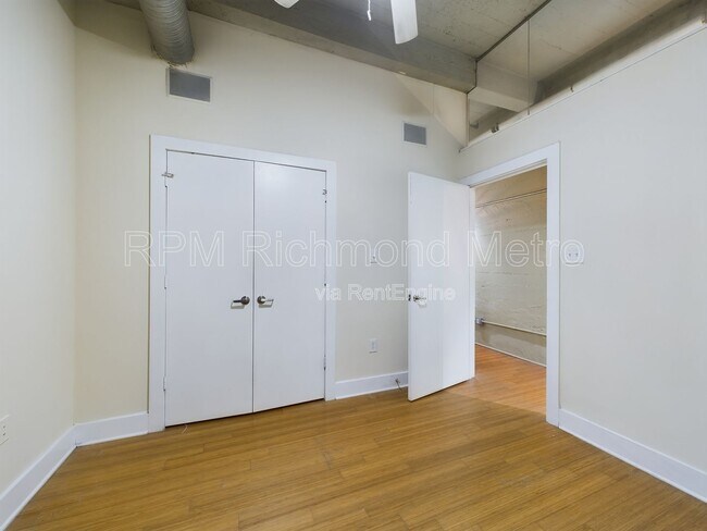 Building Photo - 815 Perry St
