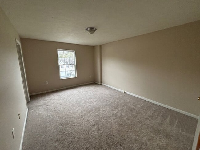 Building Photo - 3 Bedroom/2.5 Bath Townhome in Export, PA