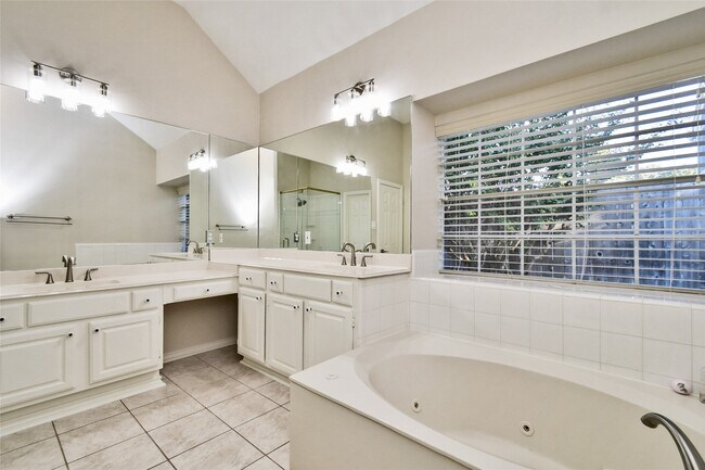 Building Photo - 1506 Forest Home Dr
