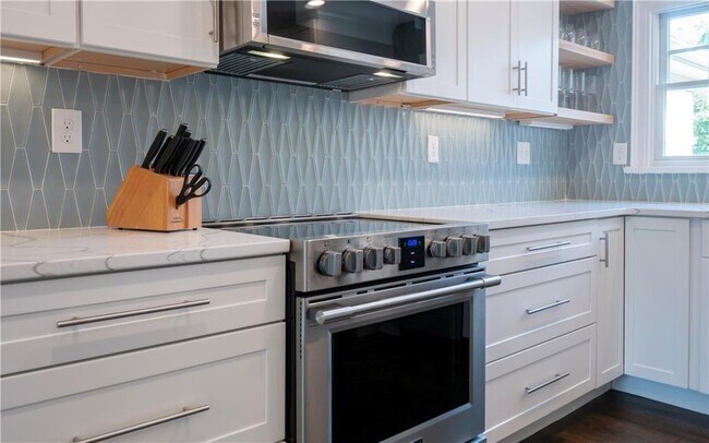 Building Photo - 118 Ruggles Ave