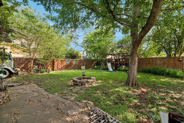 Building Photo - 8910 San Fernando Way