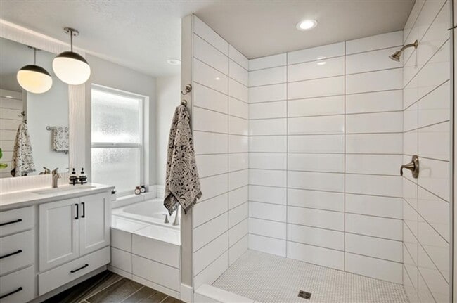 Building Photo - BRAND NEW HOME!!  4 Bedrooms, 3 Baths, Large Open Floor Plan!  Perfect Location, Must See!