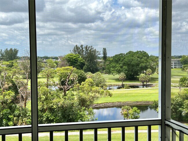 Building Photo - 3000 N Palm Aire Dr