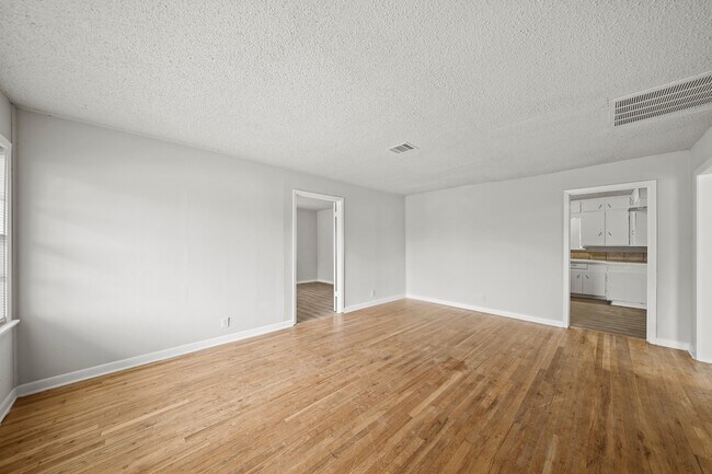 Building Photo - 6806 Woodrow St