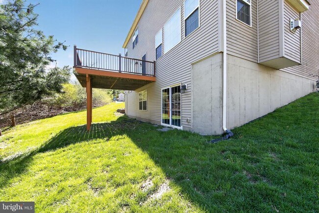 Building Photo - 208 Liberty Cir