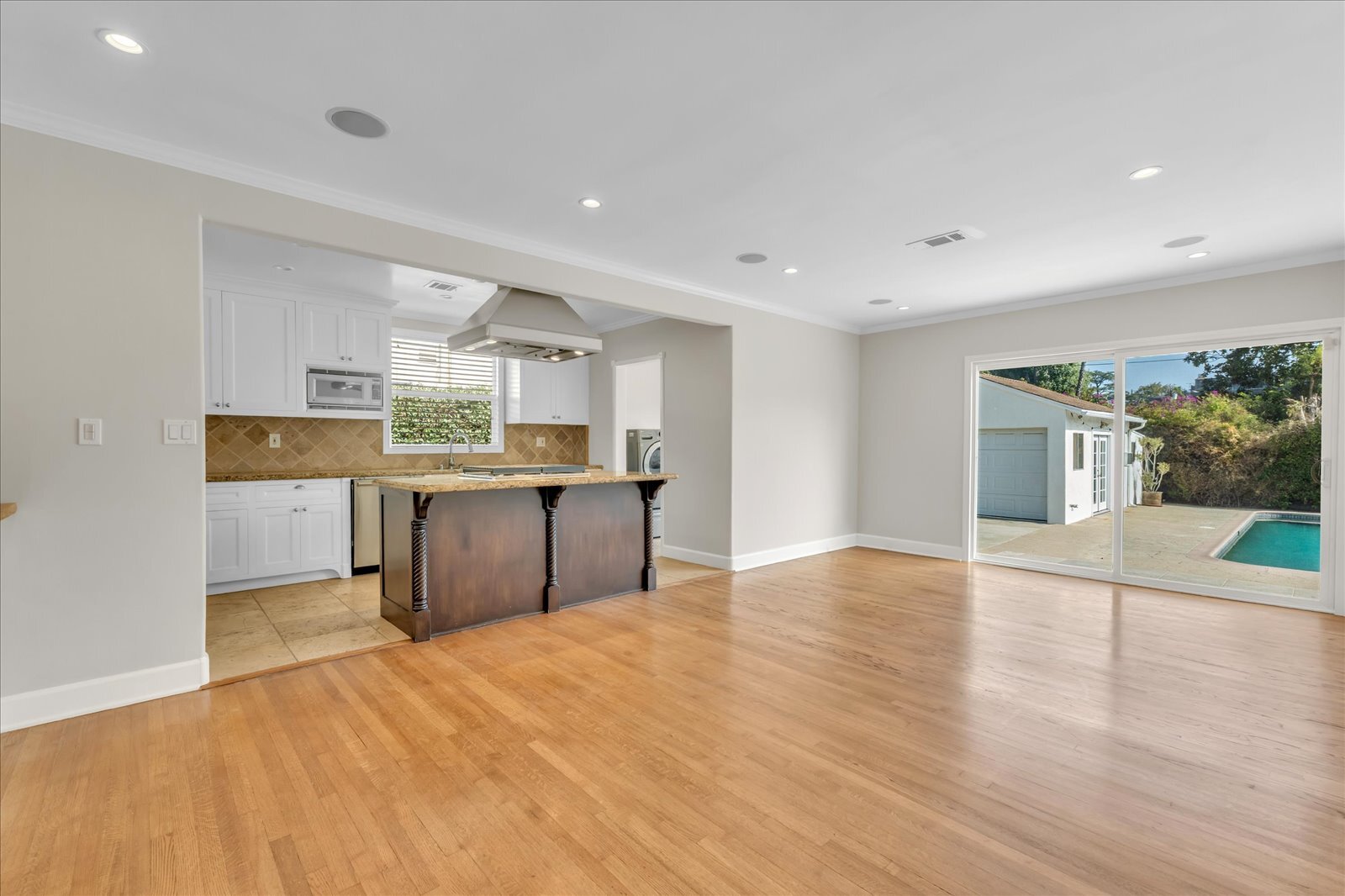 Kitchen - 4710 Cartwright Ave