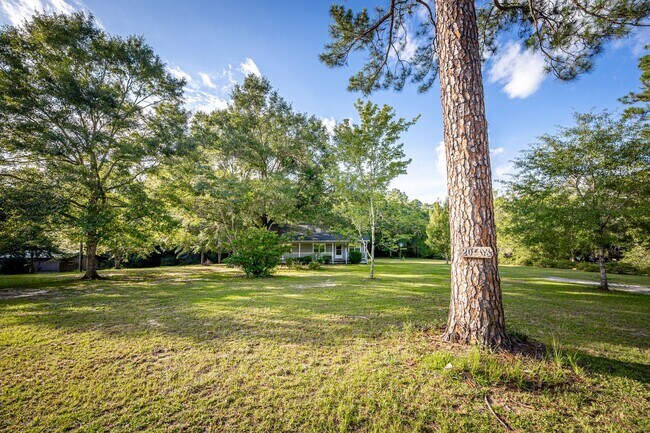 Building Photo - Peaceful Country Living on 2.4 Acres in Saucier