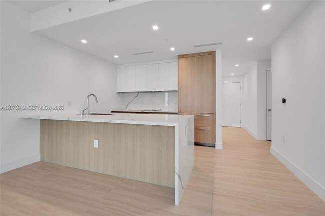Building Photo - 2411 Laguna Cir
