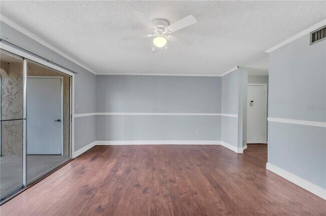 Building Photo - 542 Orange Dr