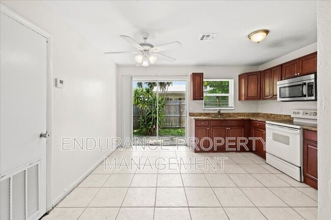 Building Photo - 143 W 28th St