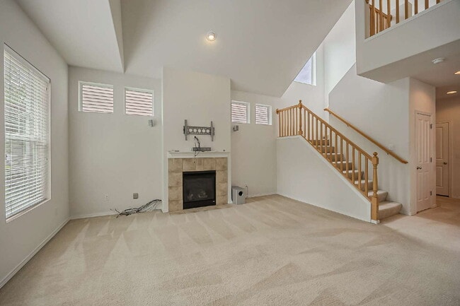 Building Photo - GATED COMMUNITY OF VERONA in LAKELAND HILLS!