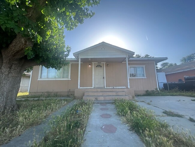 Primary Photo - Cozy Apartment in Arvin Awaits Your Arriva...