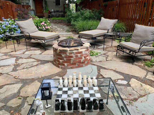 Building Photo - 15 Ferry St