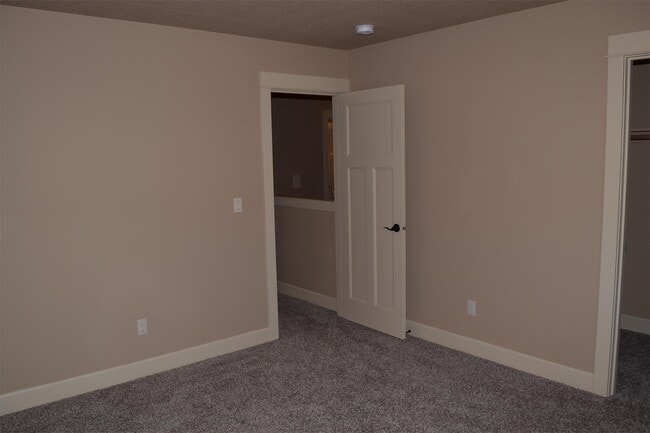 Building Photo - 14632 Catalpa Way