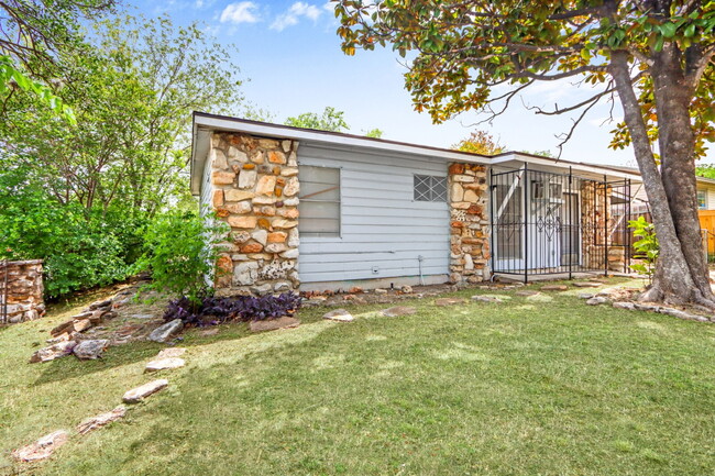 Building Photo - 4602 Centralia Dr