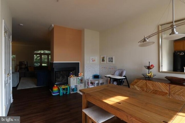 Building Photo - 308 Garden View Square