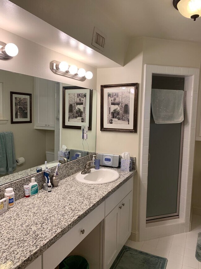 Building Photo - Contemporary Home with a pool near Bullard High School Fresno, CA