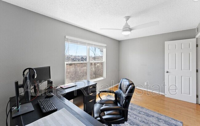 Building Photo - 12024 W Cross Dr