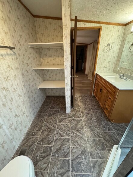 Building Photo - W2506 Woodland Rd