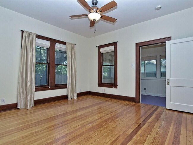 Building Photo - 403 W 37th St