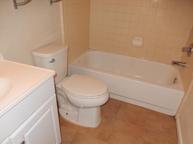 Building Photo - 1081 Ocala Rd