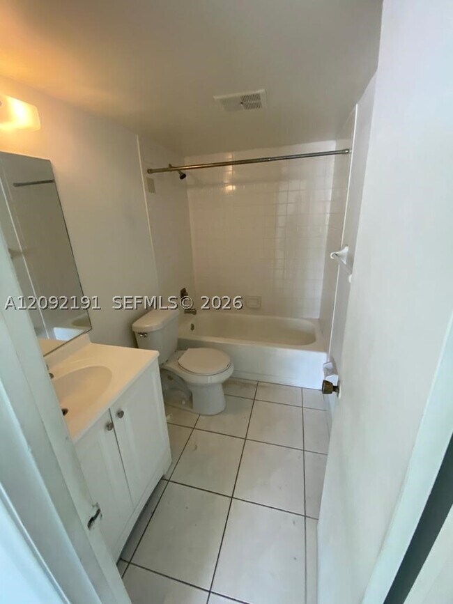 Building Photo - 2715 W 66th St