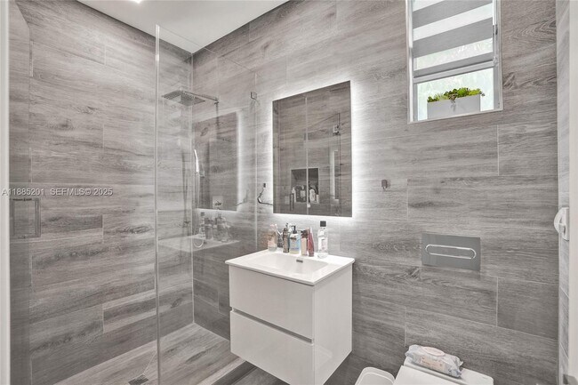 Building Photo - 3784 Sheridan Ave