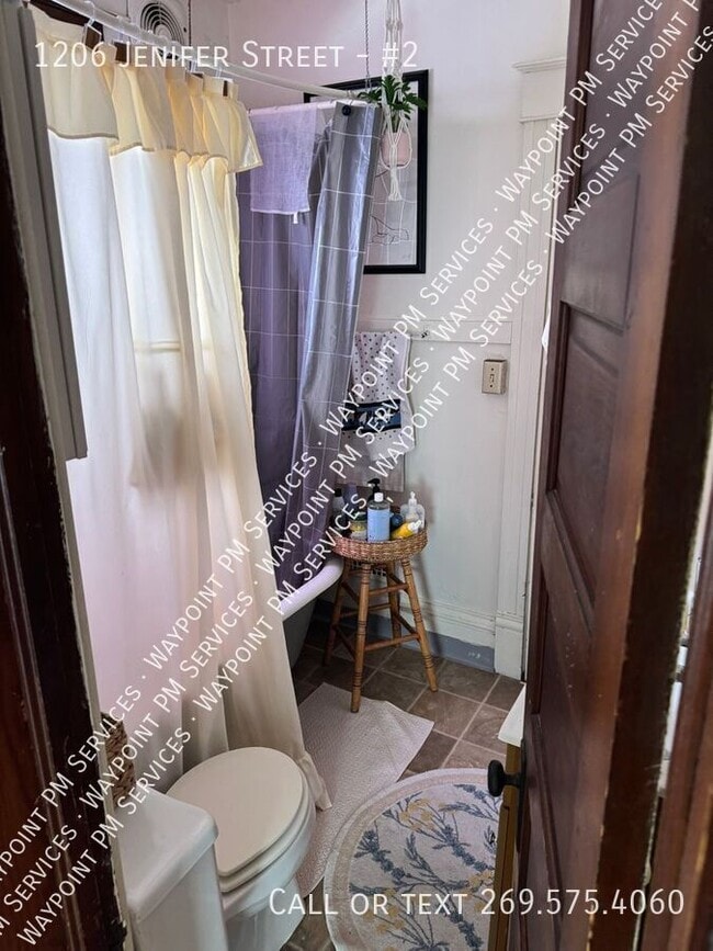 Building Photo - 1206 Jenifer St