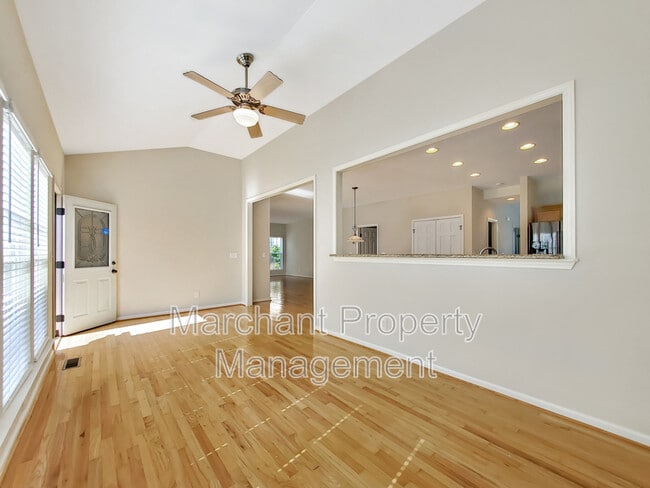 Building Photo - 15 Silverthorn Ct