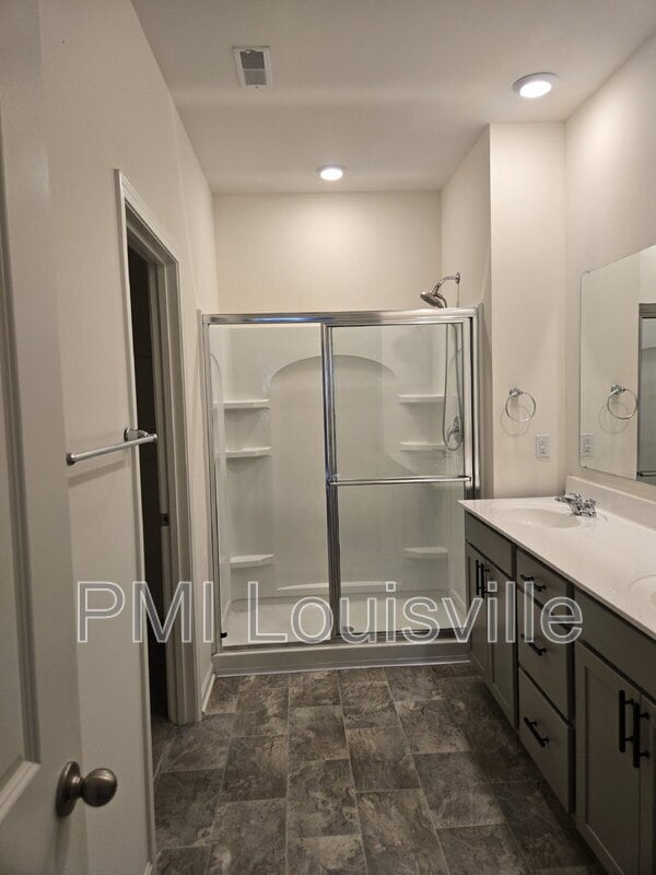 Building Photo - 5806 Kellie Wds Dr