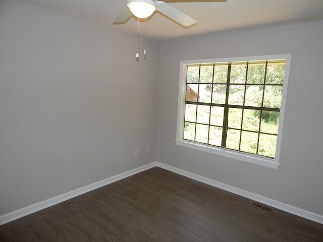 Building Photo - 515 N Walnut St