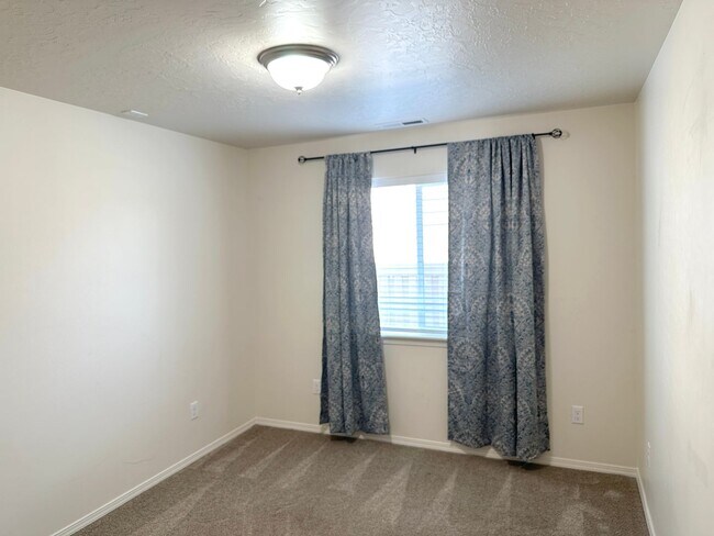 Building Photo - Newer 3-Bedroom in Middleton