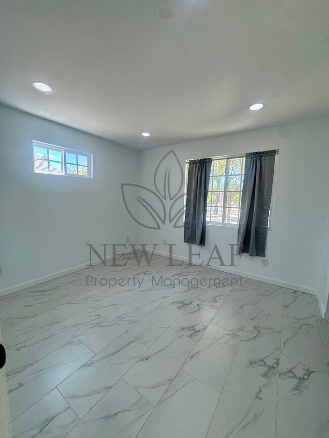 Building Photo - COZY 2BEDROOM IN THE HEART OF CLAREMONT