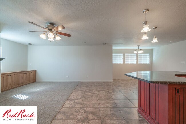 Building Photo - Spacious 3 Bedroom Single-Level Home in Bl...
