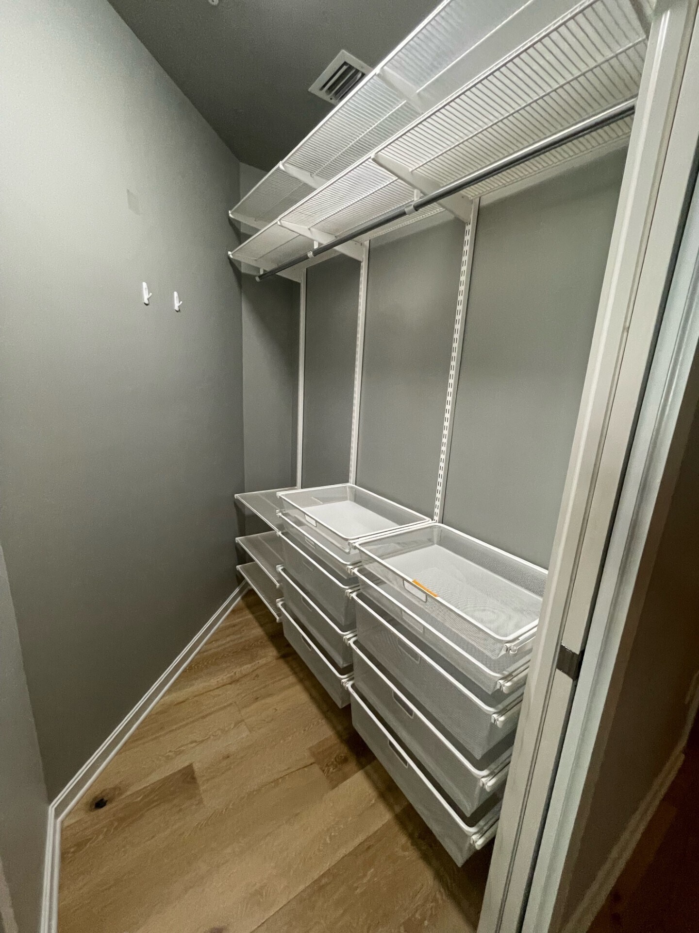 Building Photo - 400 4th Ave S