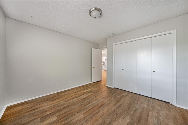Building Photo - 1213 Dobie Dr