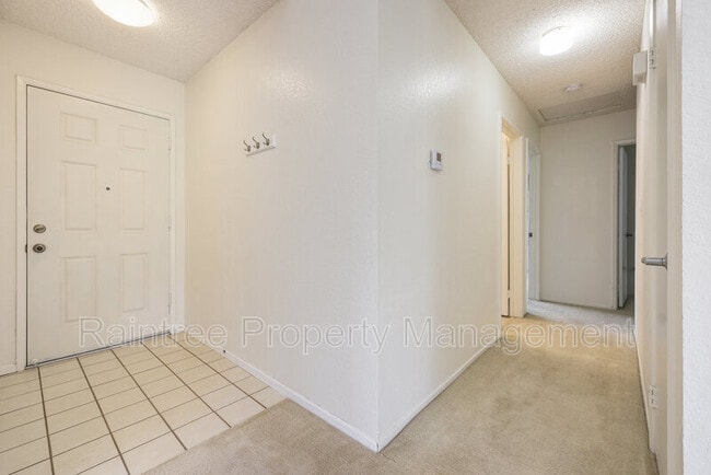 Building Photo - 732 Butterfield Rd
