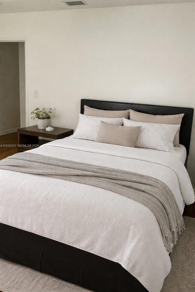 Building Photo - 5800 SW 61st St