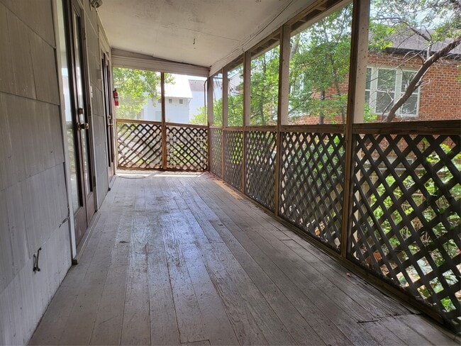 Building Photo - 1529 Welch St