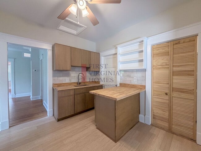 Building Photo - 2Bed/1bath Belmont Bungalow