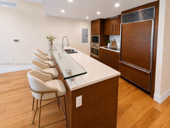 Building Photo - 475 Brickell Ave