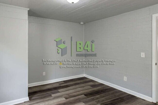 Building Photo - 220 E Render St
