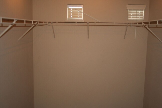 Building Photo - 7115 Quarterhorse Ln