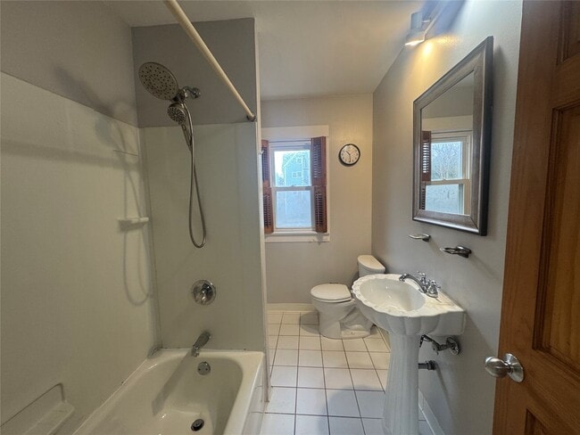 Building Photo - 54 Lathrop Ave