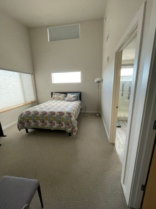 Building Photo - Louisville Town-Home Near Downtown!